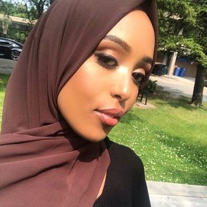 Meet your Posher, Amina